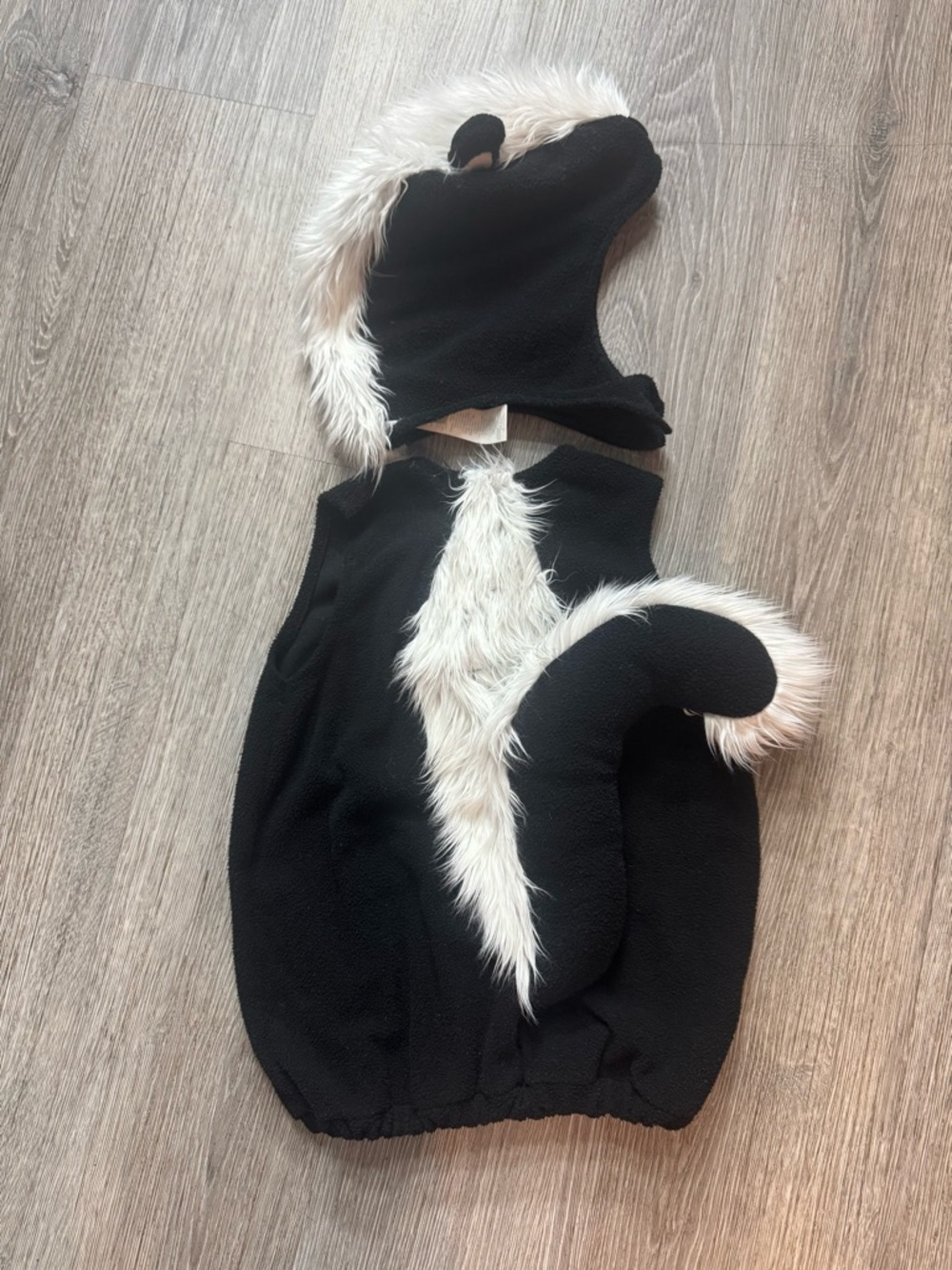 Pottery Barn 12-24 month skunk costume - Picture 3 of 4